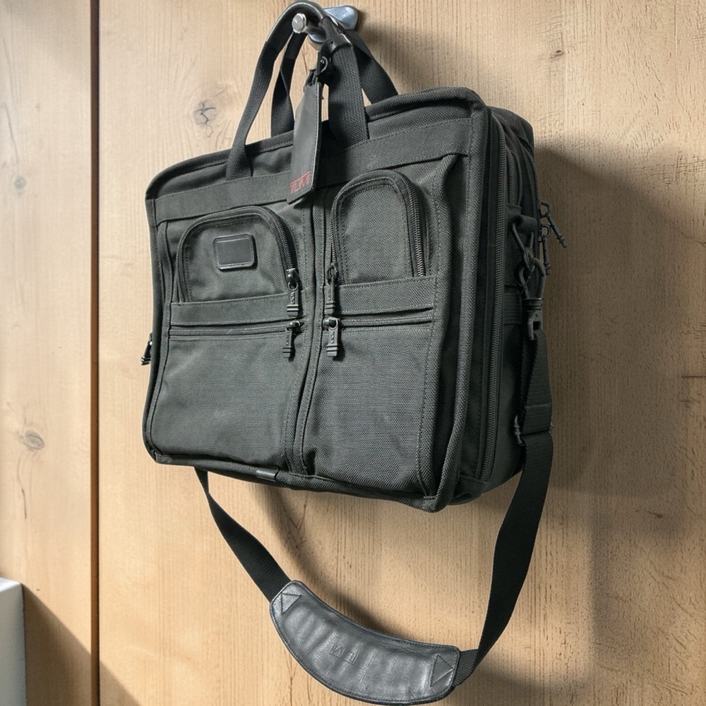 Tumi Deluxe Black Nylon Durable Organizer Laptop Briefcase - Picture 16 of 16